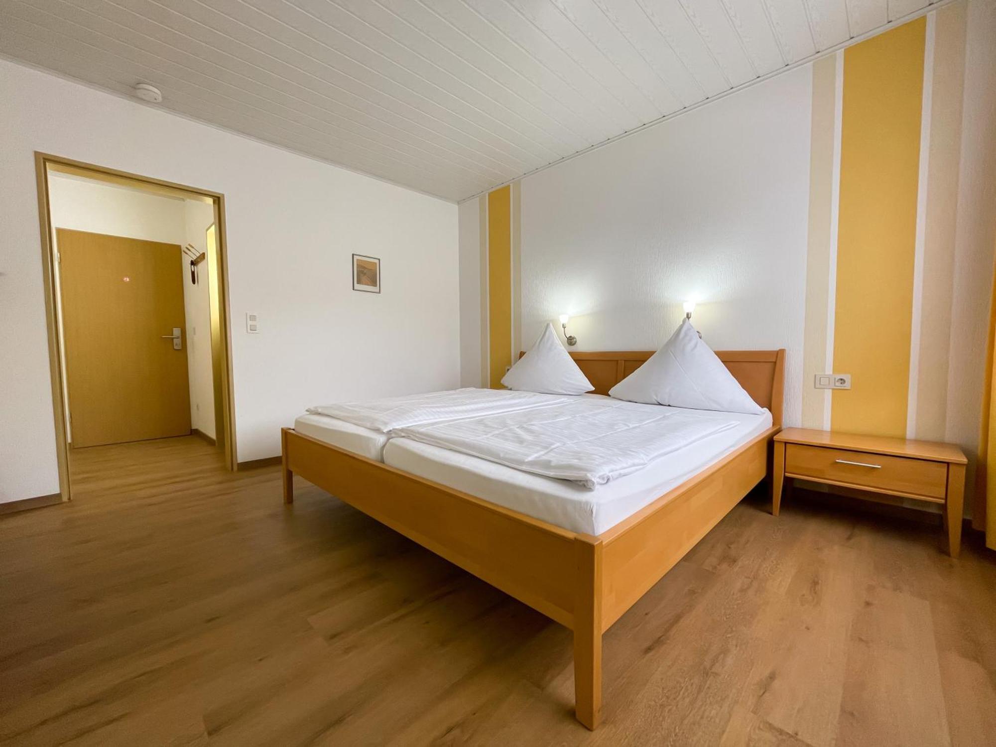 Hotel Weinhaus Hirschen Bruttig Exterior foto