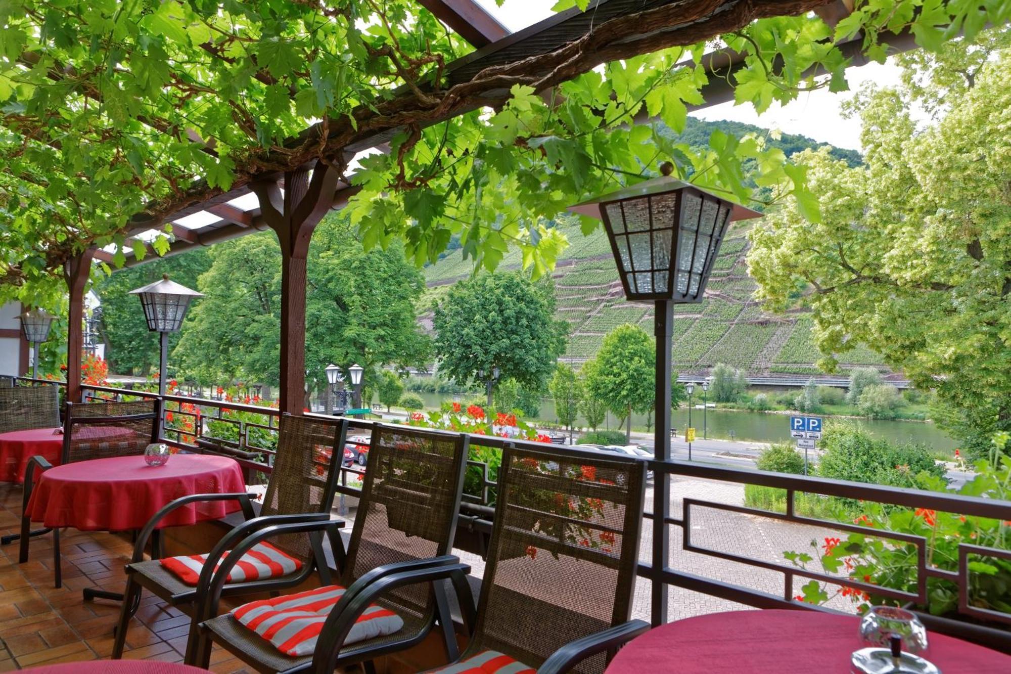 Hotel Weinhaus Hirschen Bruttig Exterior foto