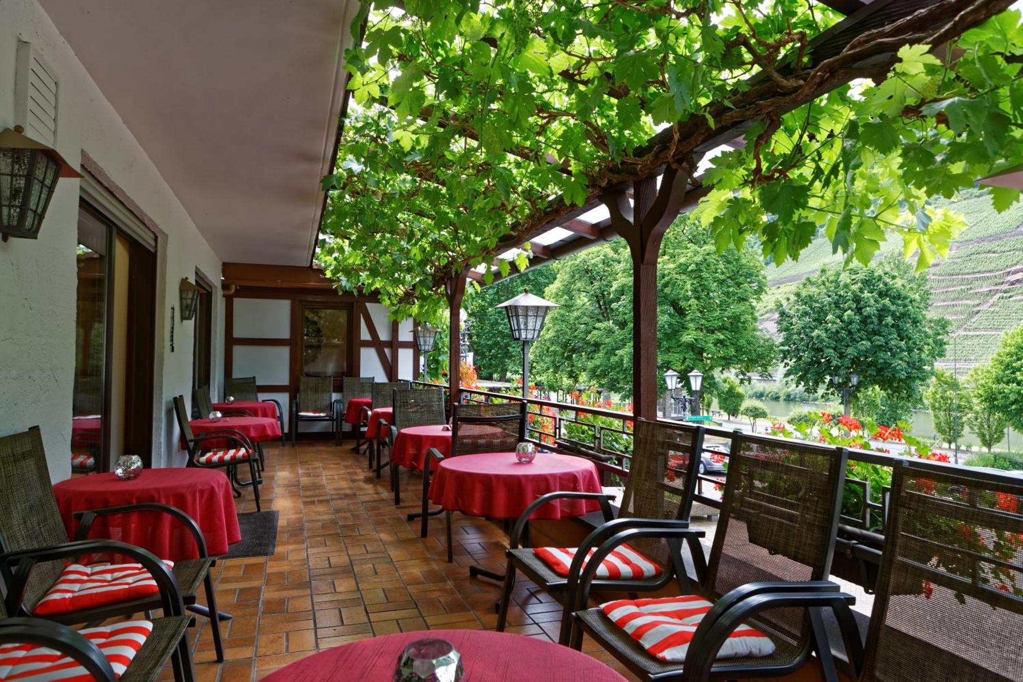 Hotel Weinhaus Hirschen Bruttig Exterior foto
