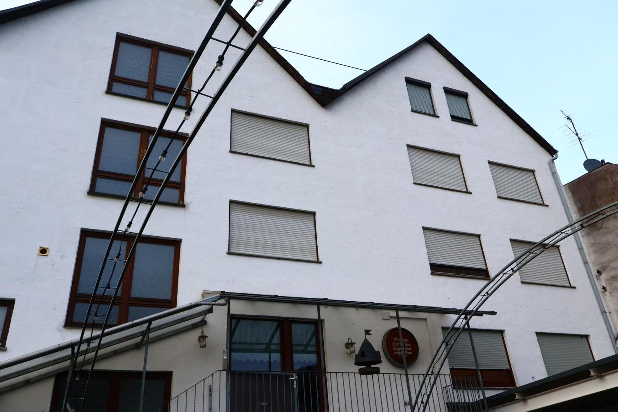 Hotel Weinhaus Hirschen Bruttig Exterior foto